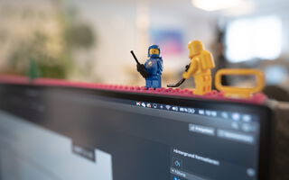 LEGO Astronauten auf dem Monitor